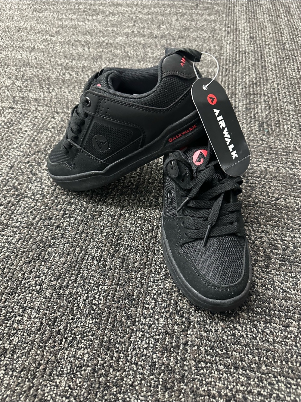 Airwalk Big Spin Unisex Kids Black/Red Lace-Up Low Top Sneaker Sz 1 EU32.5